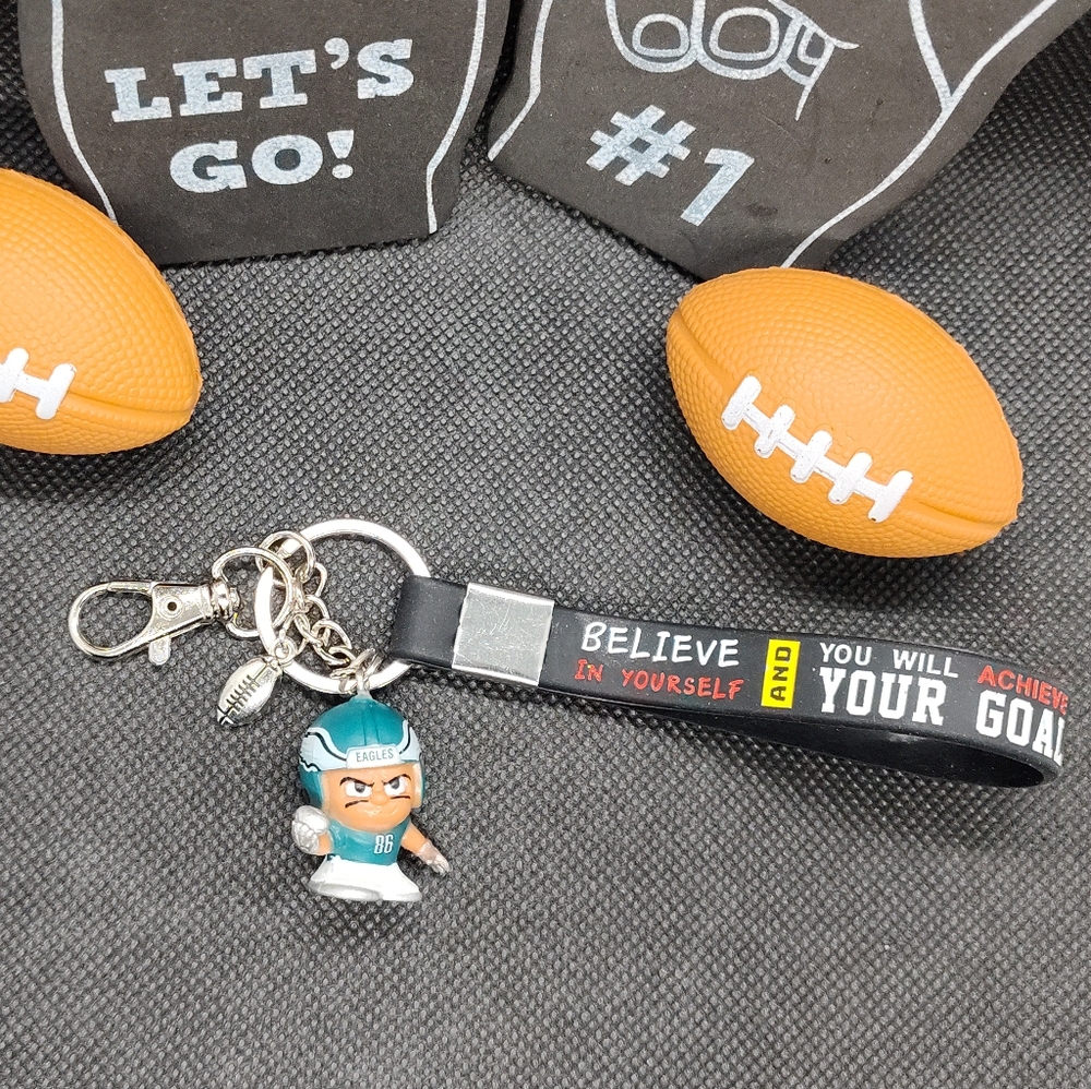 🏈 NFL EAGLES # 86 ERTZ TEENYMATES CUSTOM KEYCHAIN